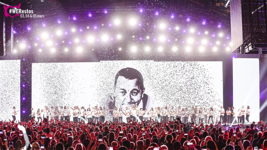 Photographie du final du spectacle des Enfoirés 2023 à la Halle Tony Garnier de Lyon